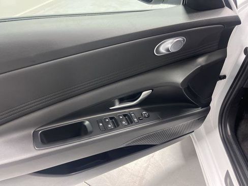 New 2025 Hyundai Elantra Limited image 6