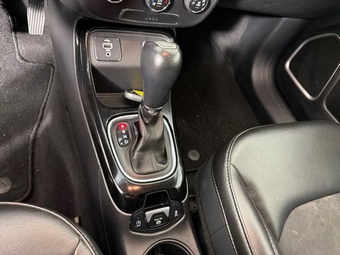 Used 2018 Jeep Compass Latitude image 17