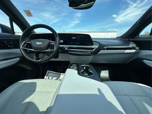 Certified 2024 Cadillac Lyriq Luxury AWD/4WD image 27