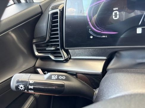Certified 2025 Kia Sportage EX AWD/4WD image 23