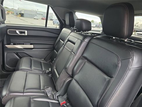 Used 2021 Ford Explorer XLT w/ Equipment Group 202A RWD image 17