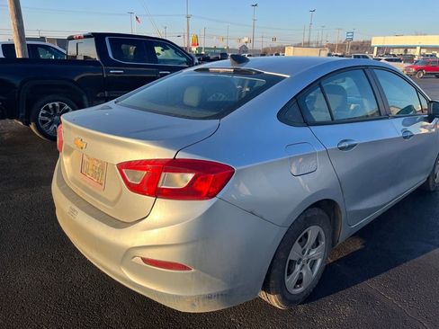 Used 2017 Chevrolet Cruze LS image 5