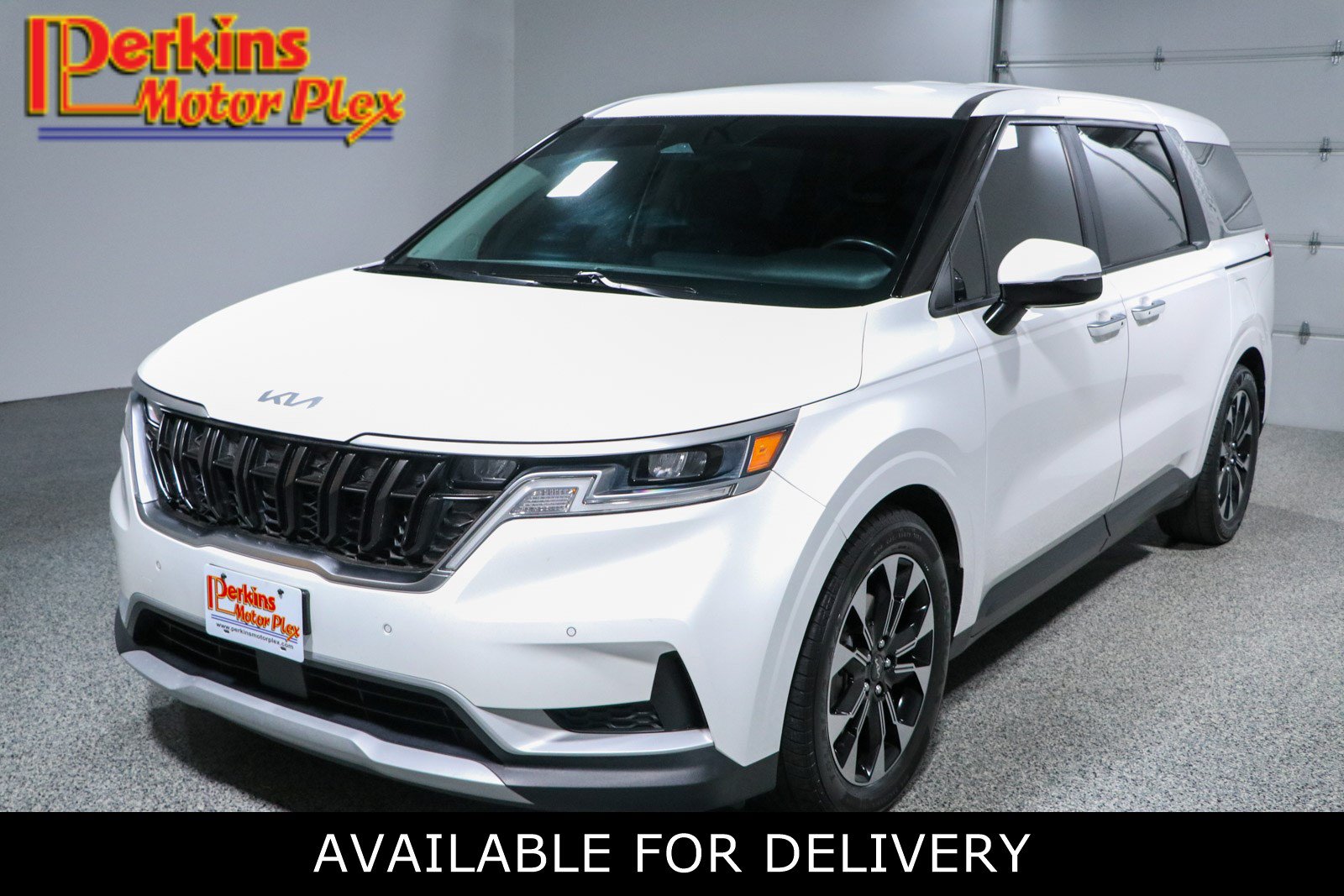 Used 2022 Kia Carnival EX FWD image 1