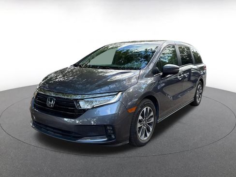 Used 2024 Honda Odyssey EX-L image 3
