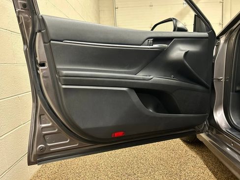 Used 2020 Toyota Camry SE FWD image 13