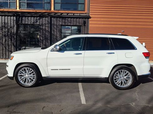 Used 2018 Jeep Grand Cherokee Summit image 2