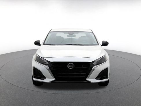 Used 2025 Nissan Altima 2.5 SV FWD image 2