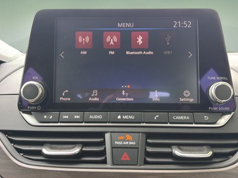 Used 2024 Nissan Altima 2.5 SV AWD/4WD image 23