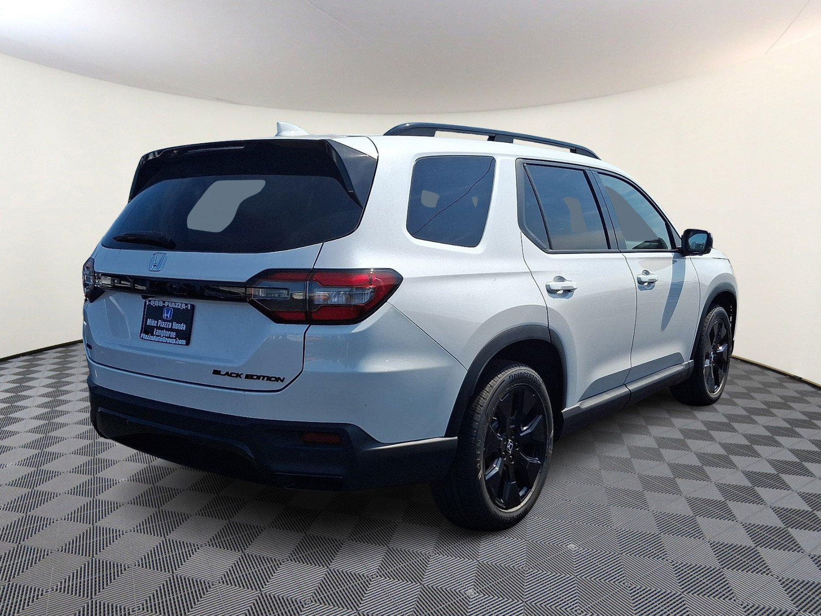 New 2026 Honda Pilot Black Edition image 4