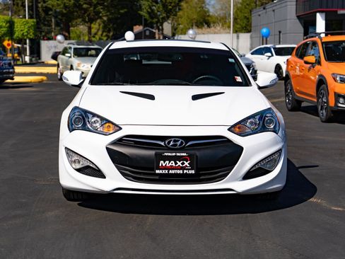 Used 2016 Hyundai Genesis Coupe 3.8 RWD image 2