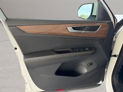 Used 2025 Volkswagen Atlas SE image 13