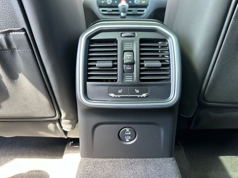 Used 2026 Porsche Macan image 38