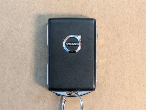 Used 2020 Volvo XC90 T6 Momentum w/ Protection Package Premier image 43