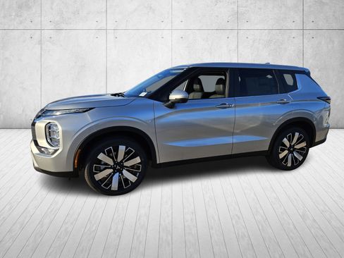 New 2026 Mitsubishi Outlander image 3