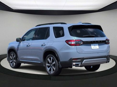 Used 2025 Honda Pilot Elite image 6