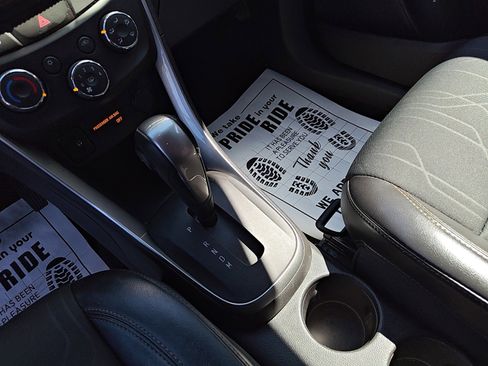 Used 2019 Chevrolet Trax LT w/ LT Convenience Package image 16