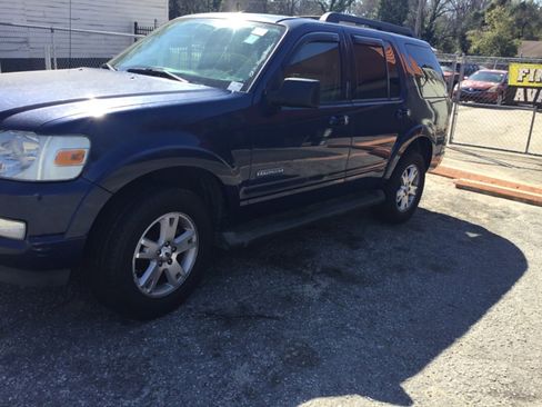 Used 2007 Ford Explorer XLT image 1