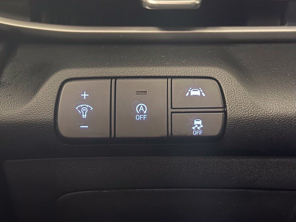 Used 2021 Hyundai Elantra SE FWD image 14