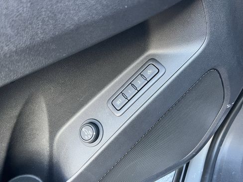 Used 2018 Chevrolet Equinox Premier image 8
