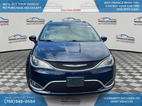 Used 2017 Chrysler Pacifica Touring-L Plus FWD image 2