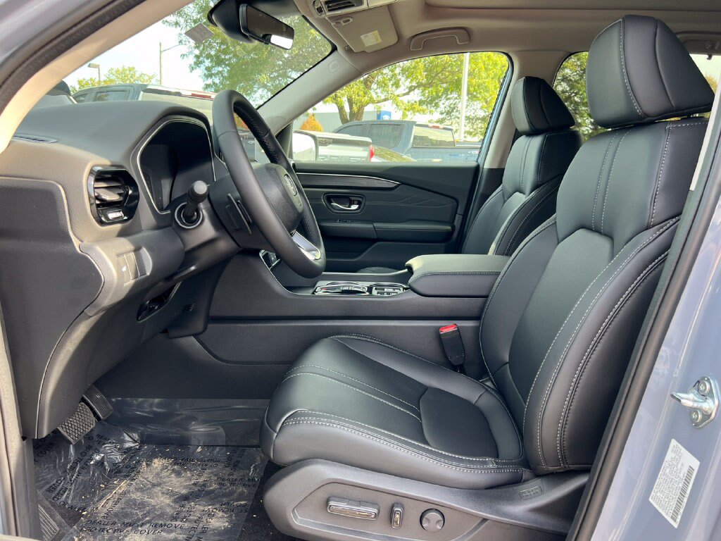 New 2026 Honda Pilot Touring image 3
