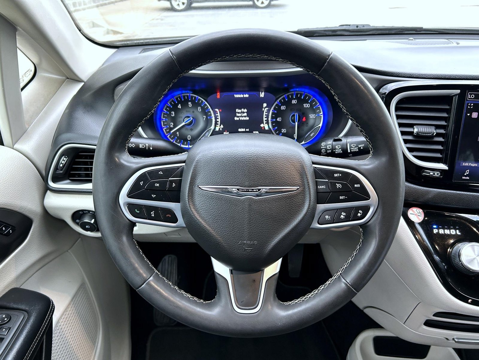 Used 2022 Chrysler Pacifica Touring-L FWD image 12