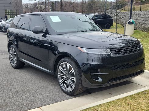 Used 2025 Land Rover Range Rover Sport SE image 8