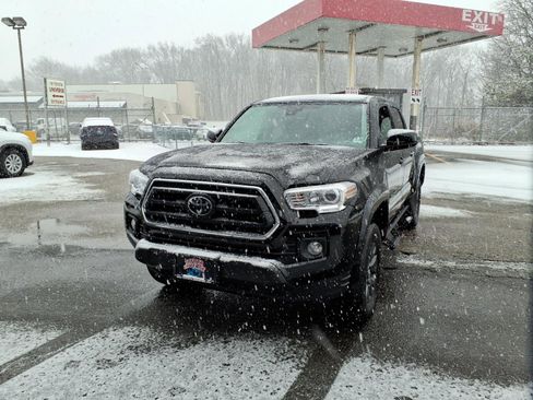 Certified 2023 Toyota Tacoma SR image 3