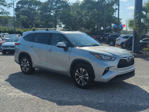 Used 2020 Toyota Highlander XLE FWD image 9