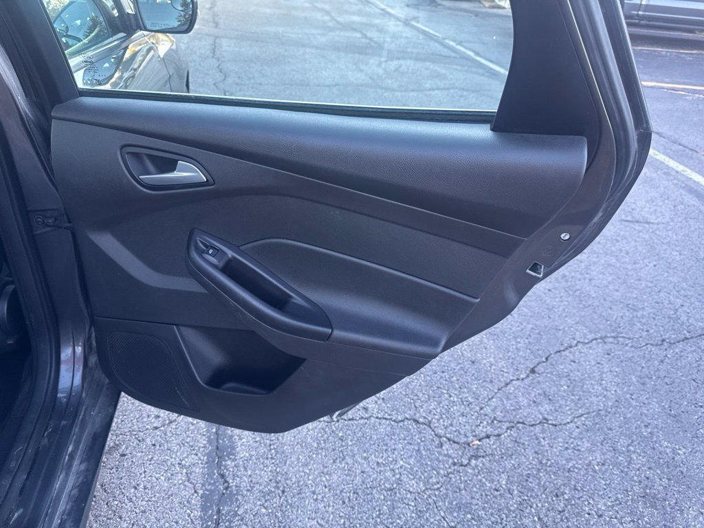 Used 2015 Ford Focus SE FWD image 34
