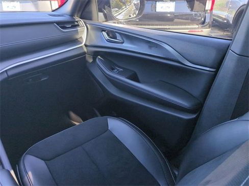 Used 2024 Jeep Grand Cherokee Altitude image 17