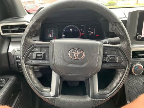 Used 2025 Toyota Tacoma SR5 AWD/4WD image 17