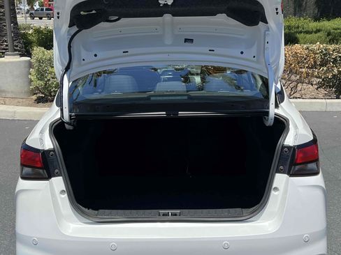 Used 2020 Nissan Versa SR FWD image 20