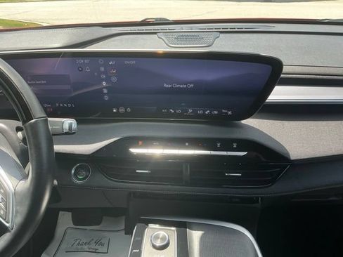 Used 2025 Buick Enclave Sport Touring w/ Super Cruise Package FWD image 25