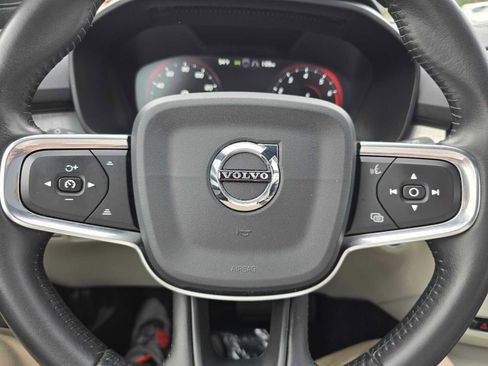 Used 2019 Volvo XC40 T5 Momentum image 25