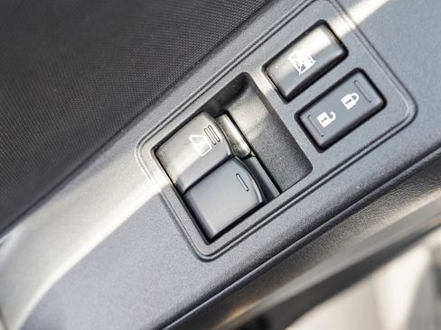 Used 2024 Nissan Frontier SV RWD image 24