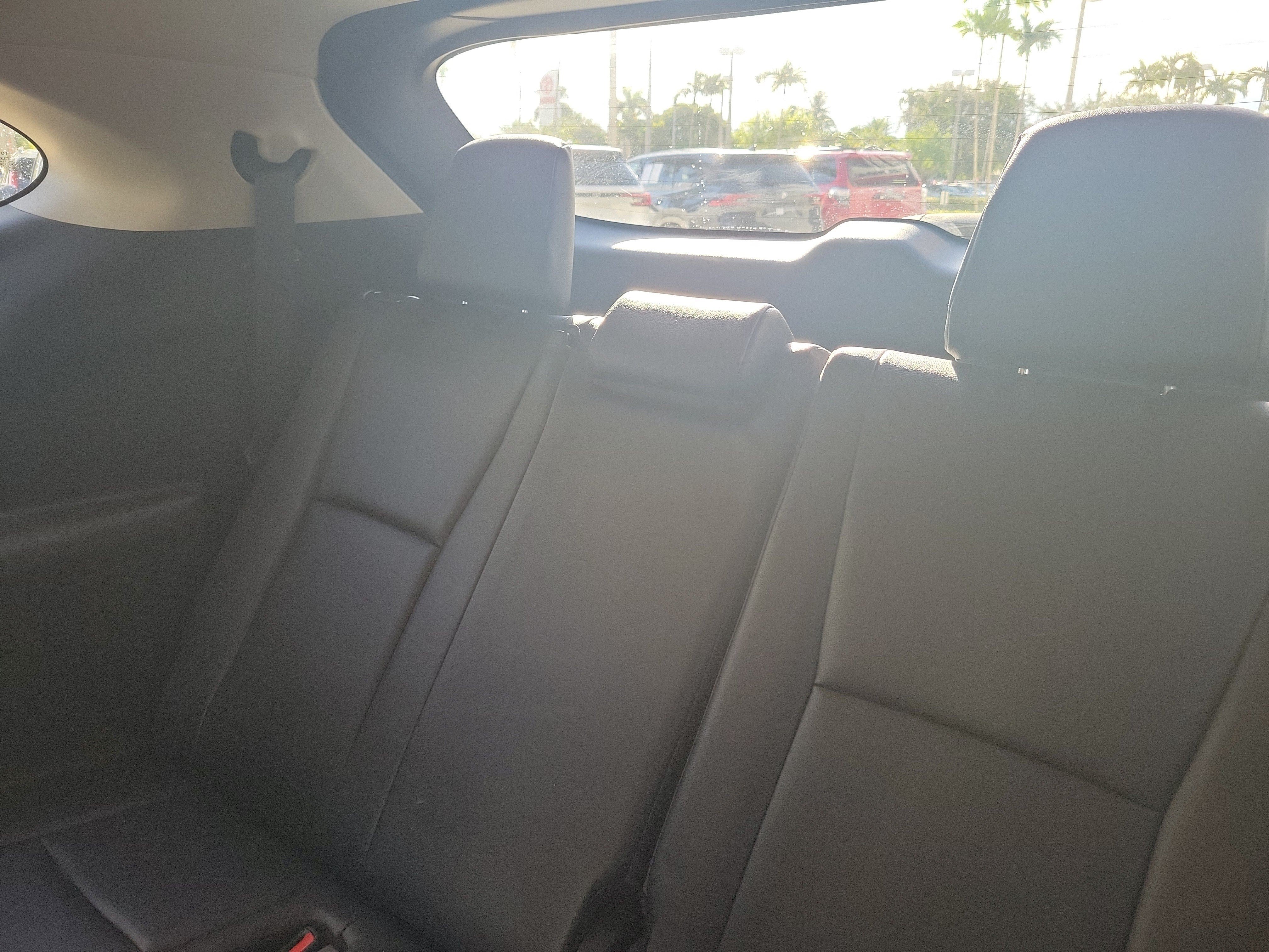 Used 2025 Toyota Highlander XLE FWD image 14