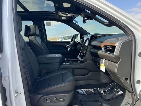 New 2026 GMC Yukon XL Denali w/ Denali Reserve Package RWD image 35