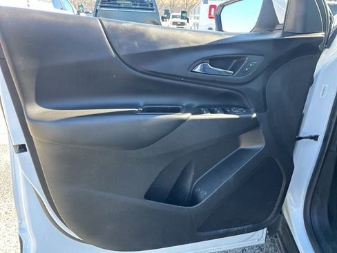 Used 2018 Chevrolet Equinox LT image 11