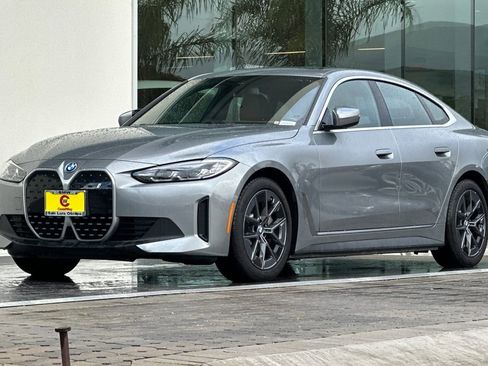 Used 2023 BMW i4 eDrive40 w/ Premium Package image 7