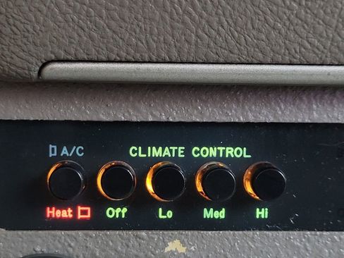 Used 2003 Lincoln Town Car Executive image 20