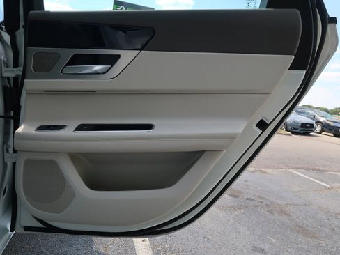 Used 2017 Jaguar XF Prestige image 51