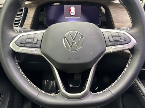 Used 2025 Volkswagen Atlas SEL AWD/4WD image 62