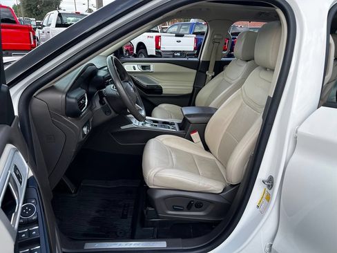 Used 2022 Ford Explorer Platinum w/ Equipment Group 601A AWD/4WD image 13
