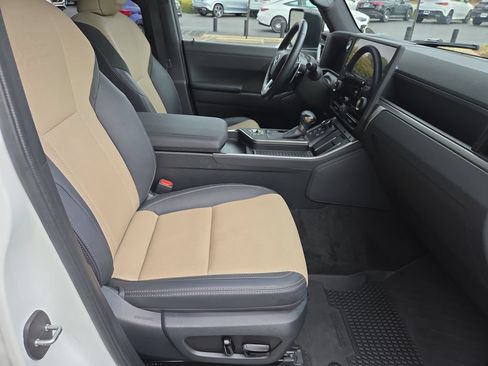 Used 2024 Lexus GX 550 AWD/4WD image 16