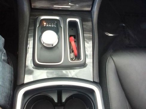 Used 2018 Chrysler 300 Touring L RWD image 12