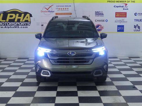 Used 2025 Subaru Forester Limited AWD/4WD image 2
