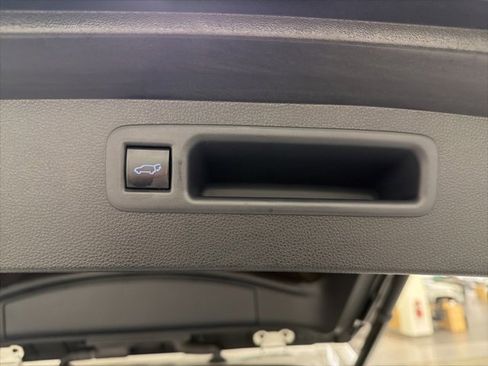 Certified 2021 Toyota Highlander Limited image 28