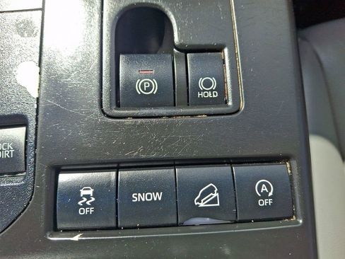 Used 2022 Toyota Highlander XLE image 29