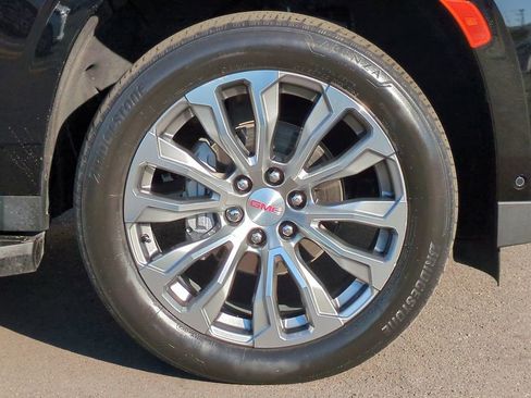 Used 2023 GMC Yukon Denali w/ Advanced Technology Package image 10